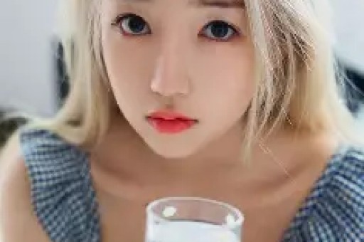 陪睡陪玩已过时！又一女星自曝潜规则当众被强吻、伸手进裤子