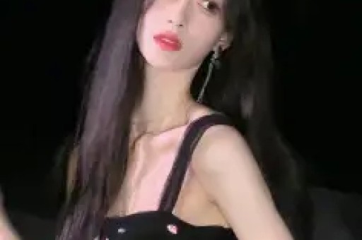 看宋雨琦穿短裙出席活动对长辈90度鞠躬才懂她火都是有原因的